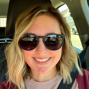 Meet your Posher, Caitlin